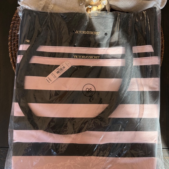 Victoria’s Secret Tote NWT - Picture 3 of 5